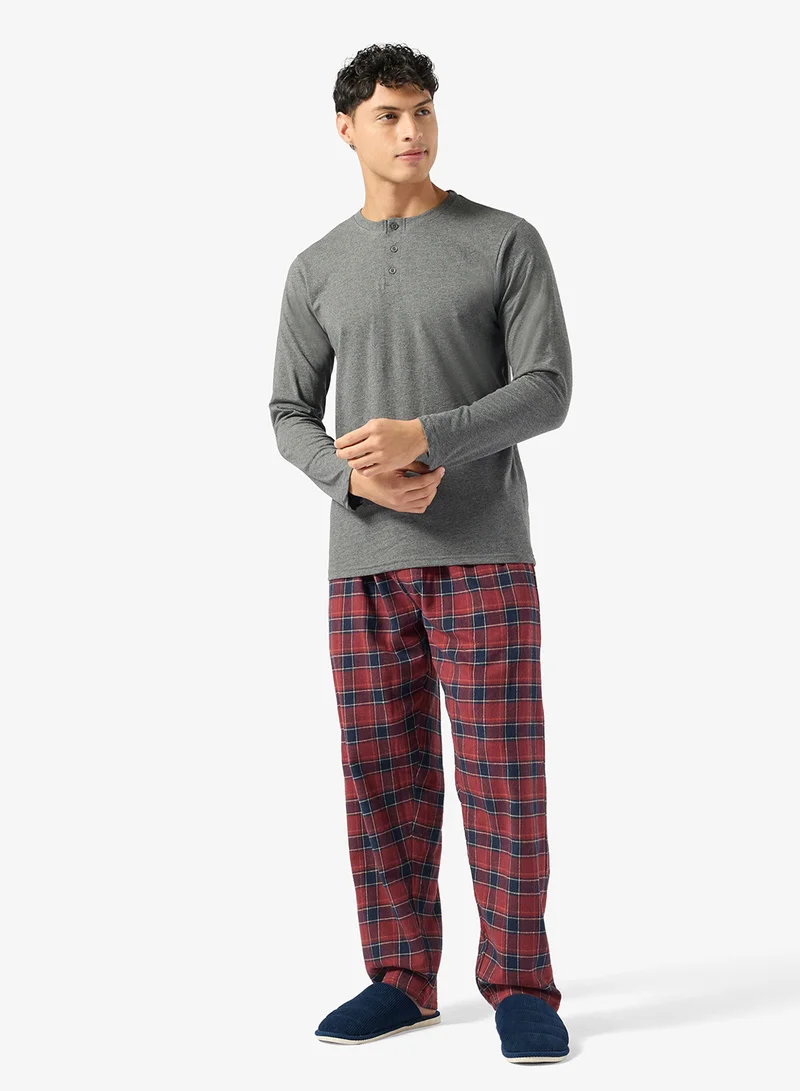 Robert Wood  Regular fit tee and Pant set for Men | Best Price UAE